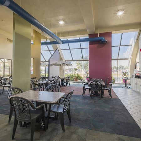 Red Roof Inn & Suites Cleveland - Elyria Εξωτερικό φωτογραφία