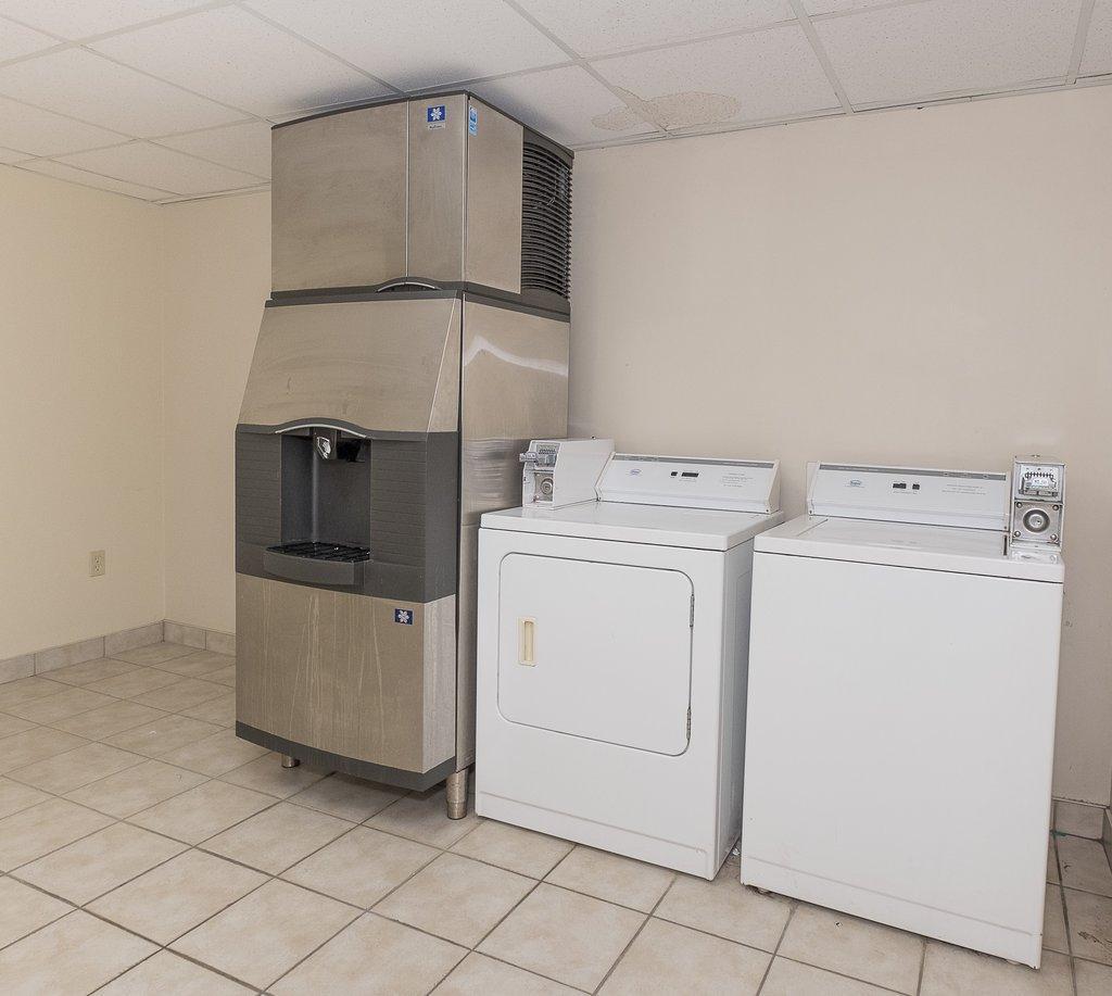 Red Roof Inn & Suites Cleveland - Elyria Εξωτερικό φωτογραφία