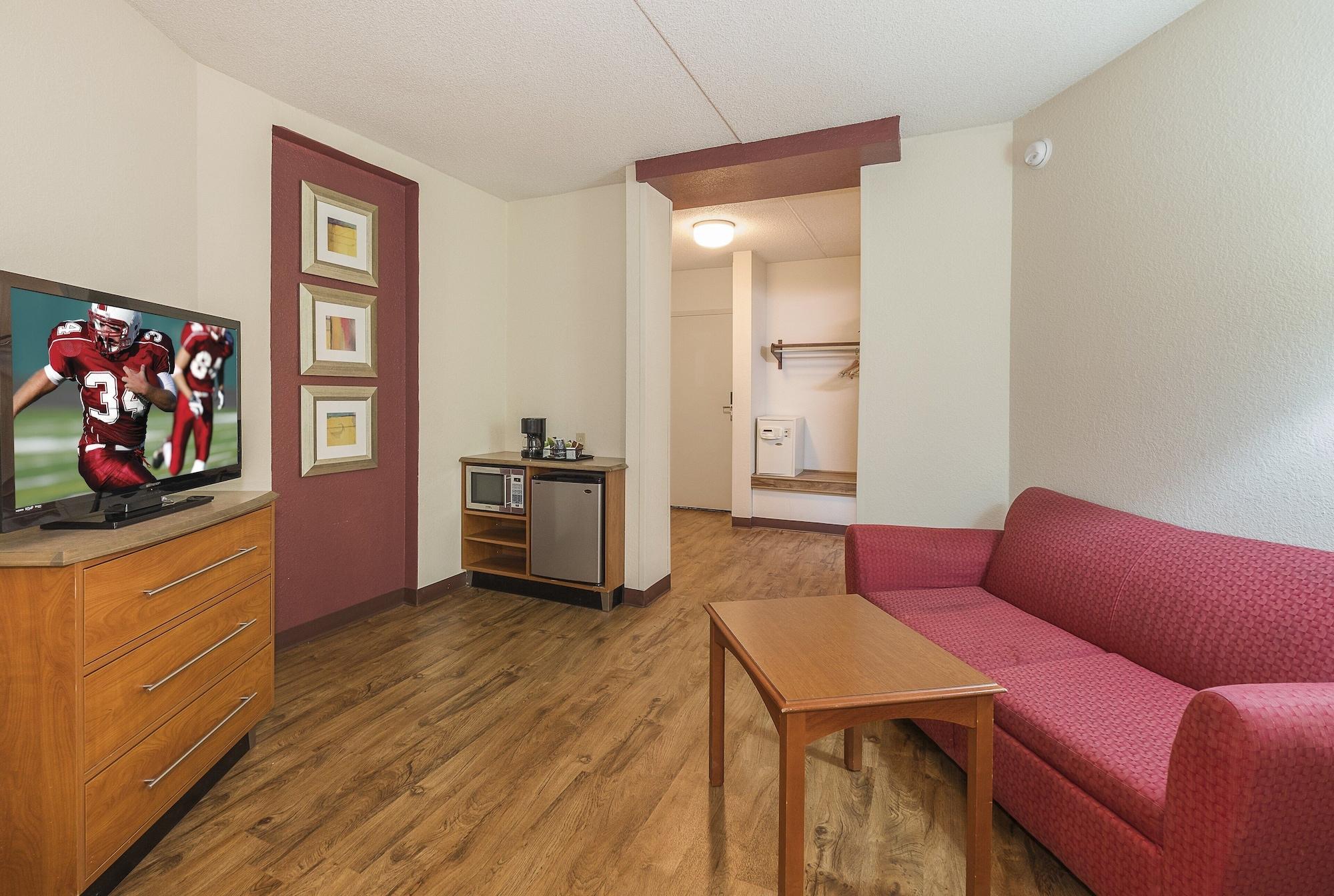 Red Roof Inn & Suites Cleveland - Elyria Εξωτερικό φωτογραφία