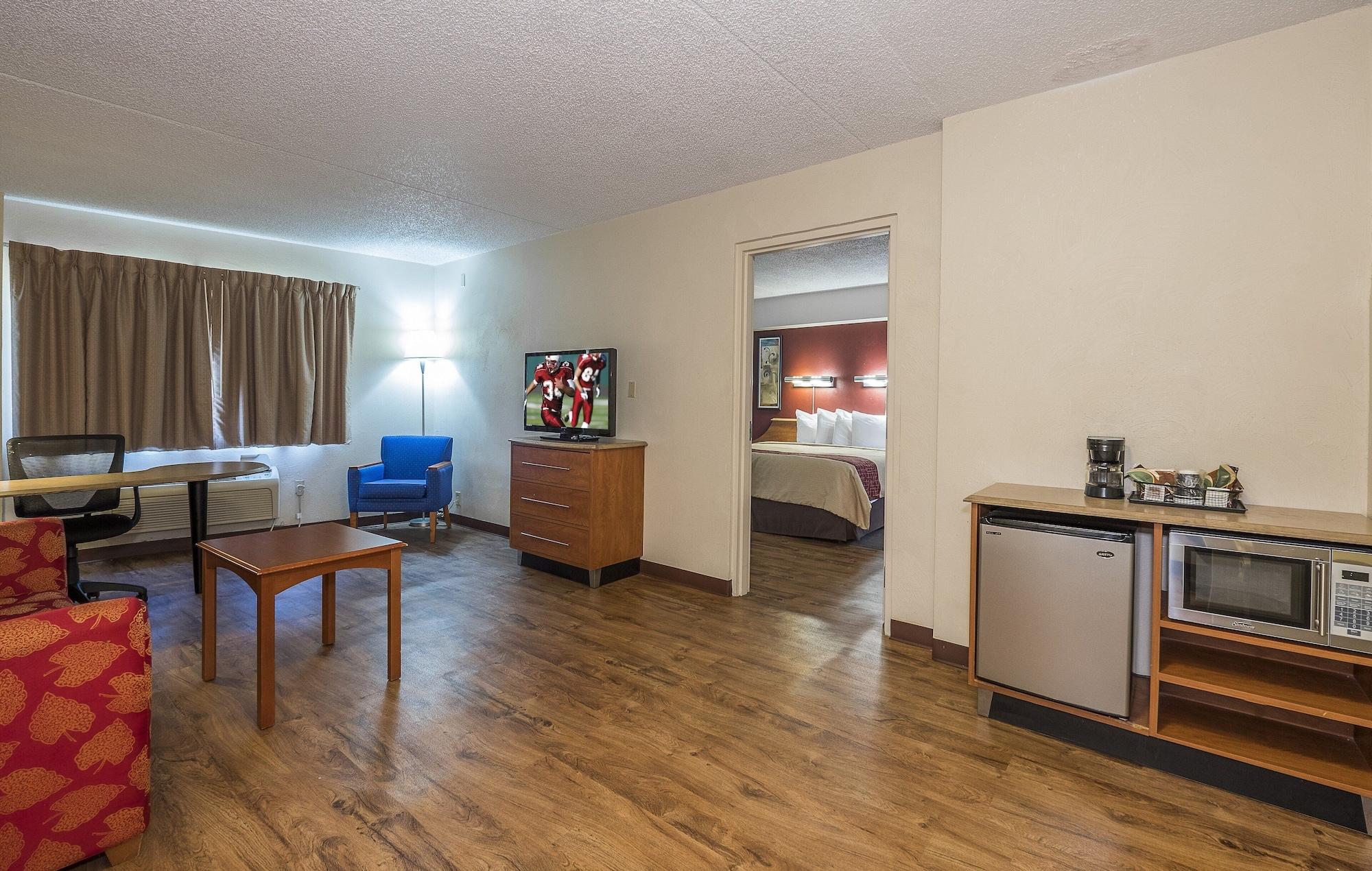 Red Roof Inn & Suites Cleveland - Elyria Εξωτερικό φωτογραφία