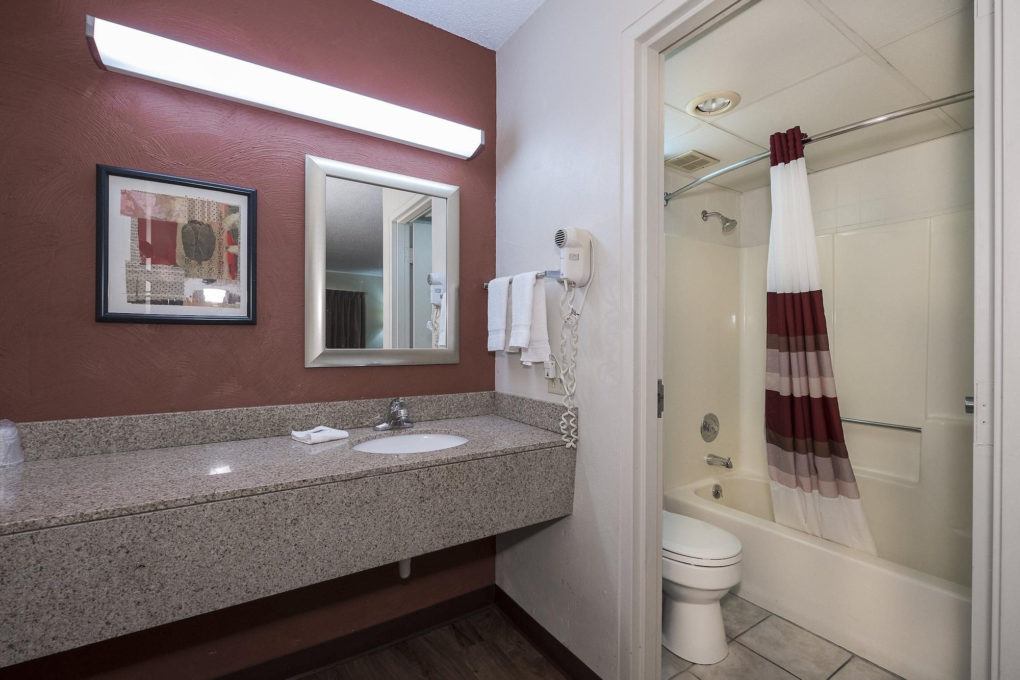 Red Roof Inn & Suites Cleveland - Elyria Εξωτερικό φωτογραφία