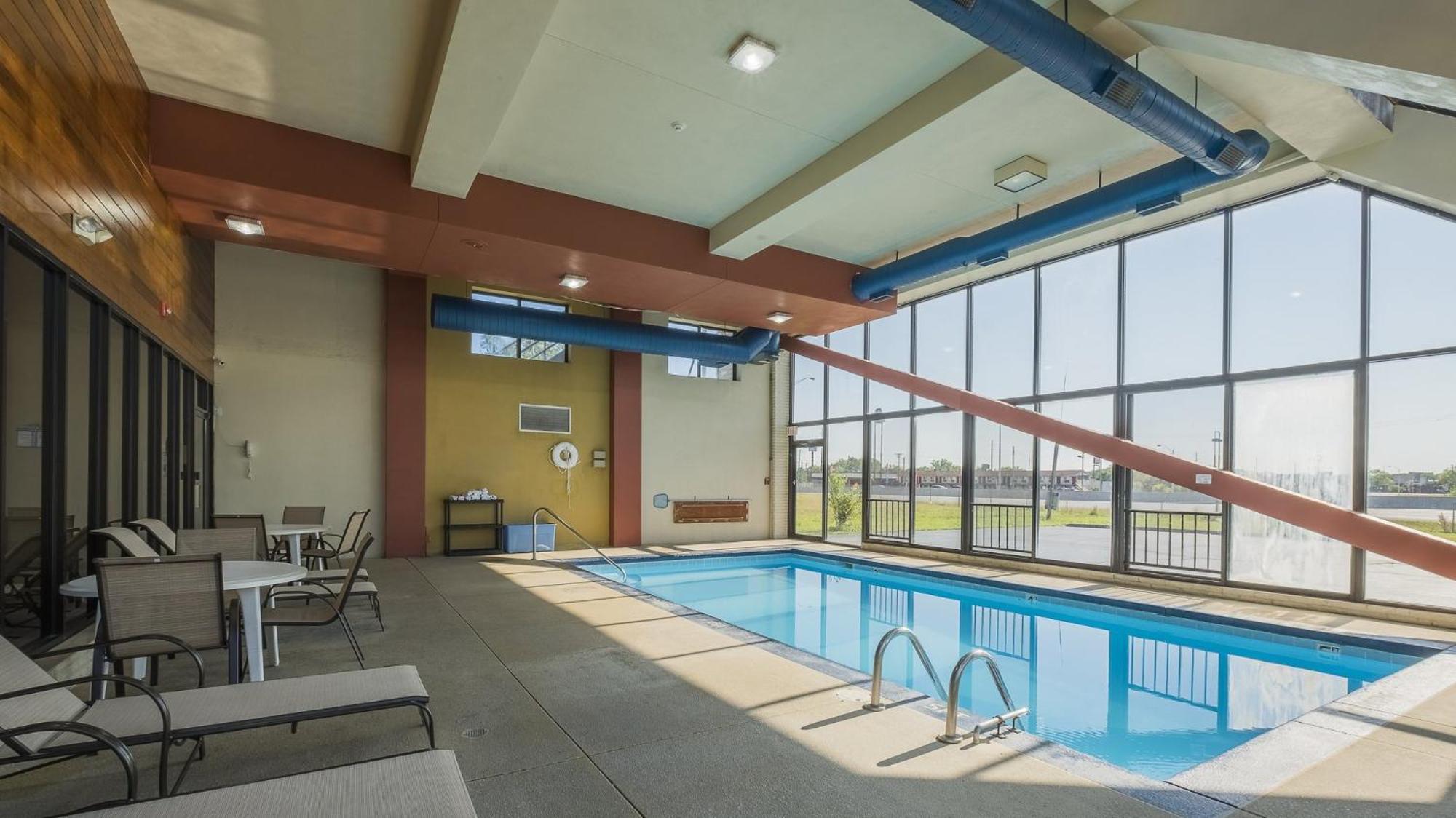 Red Roof Inn & Suites Cleveland - Elyria Εξωτερικό φωτογραφία