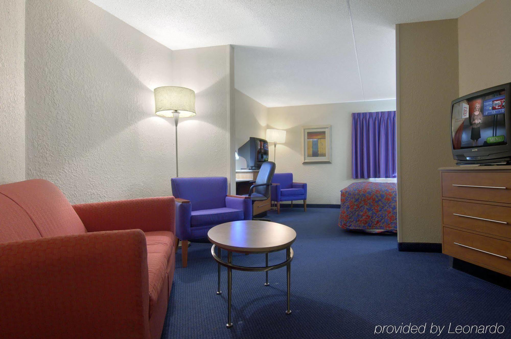 Red Roof Inn & Suites Cleveland - Elyria Δωμάτιο φωτογραφία