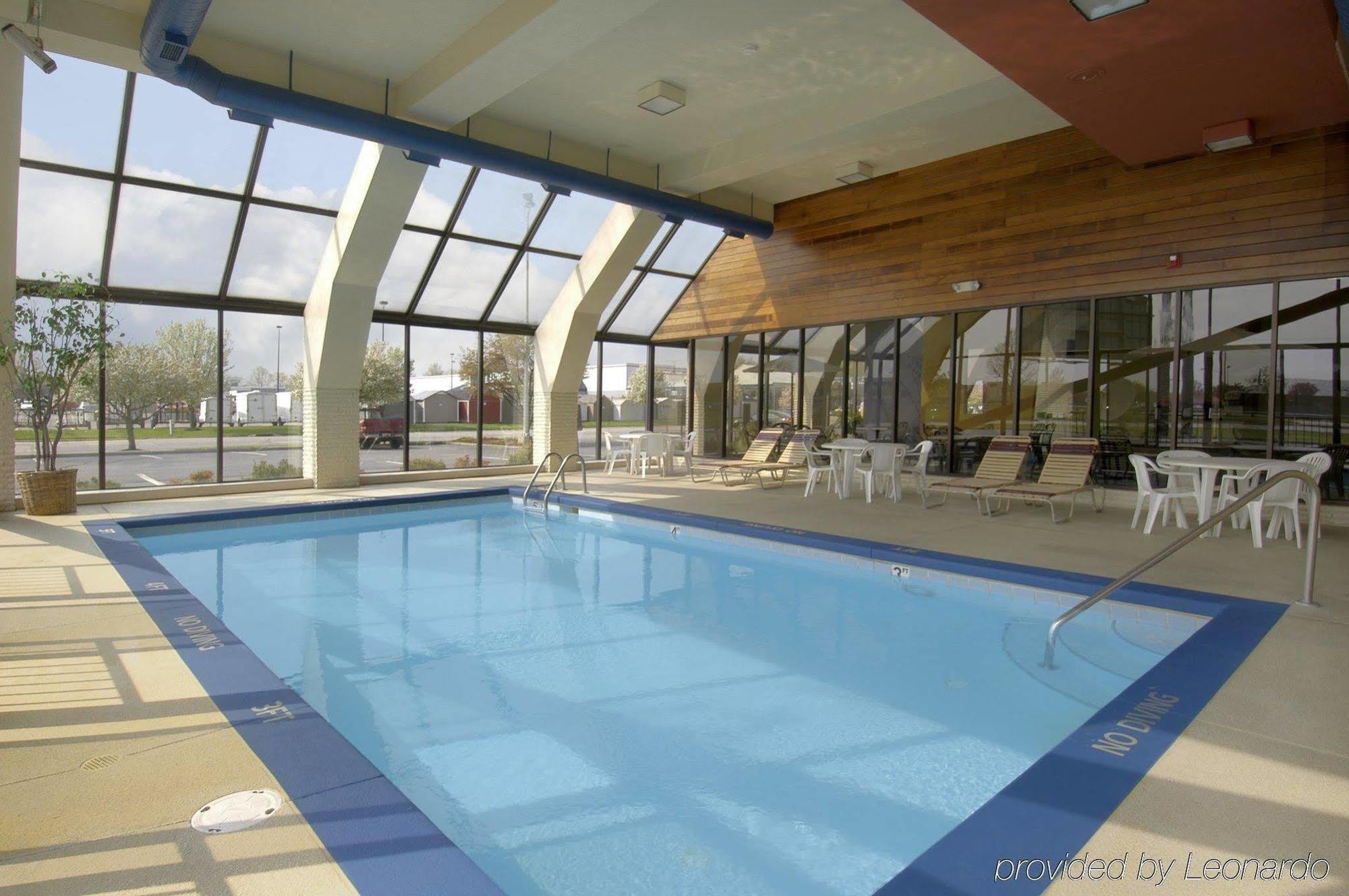 Red Roof Inn & Suites Cleveland - Elyria Εξωτερικό φωτογραφία
